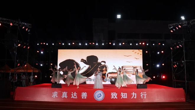 新同学你好！山东电子职业技术学院举办2023年迎新晚会(图6)