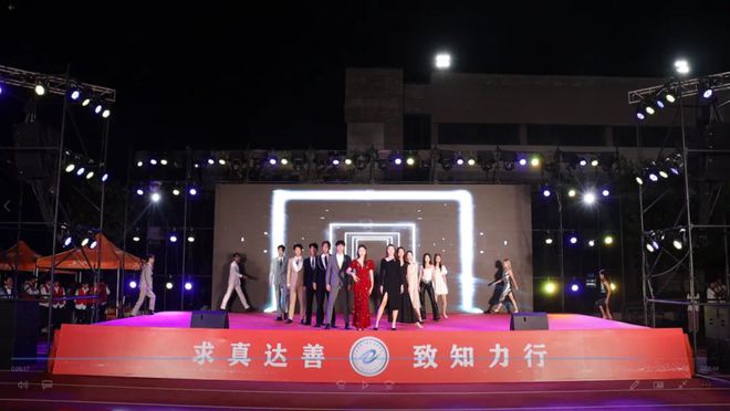 新同学你好！山东电子职业技术学院举办2023年迎新晚会(图4)