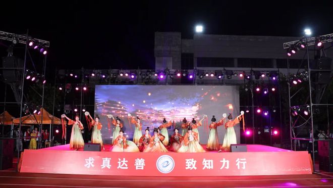 新同学你好！山东电子职业技术学院举办2023年迎新晚会(图3)
