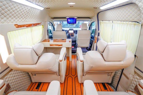 2023款丰田海狮高端定制版 超豪华商务MPV(图3)