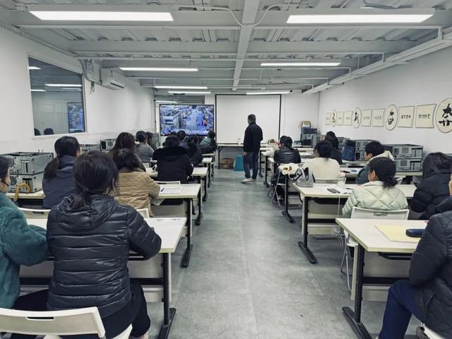 电子商务师、互联网营销师……今年宝山703名学生获高级工证书(图2)
