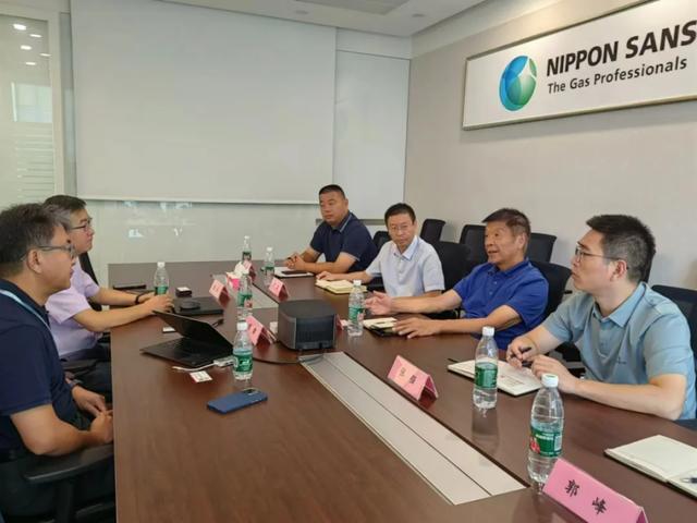 心连心化工集团董事长刘兴旭一行调研电子特气市场(图2)